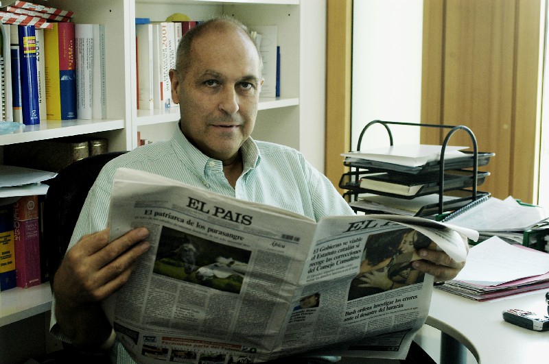 José Comas en la corresponsalía de El País en Berlín. 07 Sept. 2005. Foto: Patricia Sevilla Ciordia