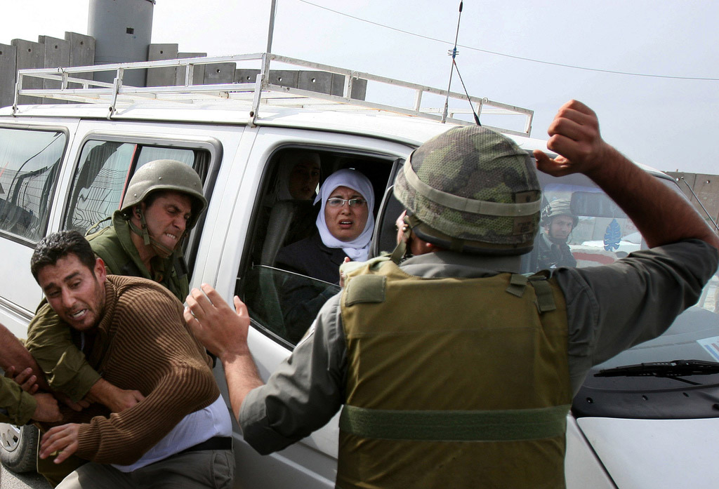 israel-arresto-de-un-palestino-en-un-check-point.jpg